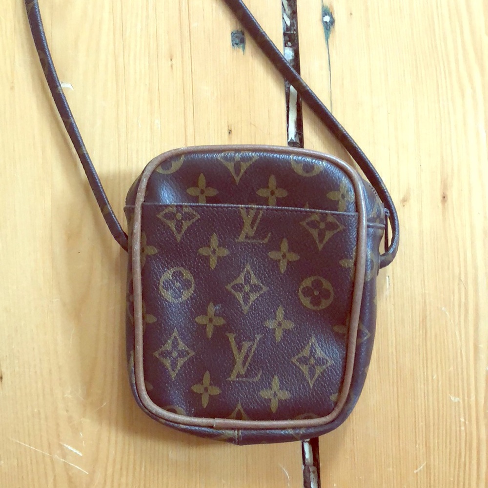 Vintage Louis Vuitton crossbody bag!